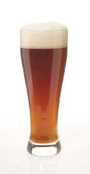 Glas med mørk dunkelweizen og tæt skumkrone
