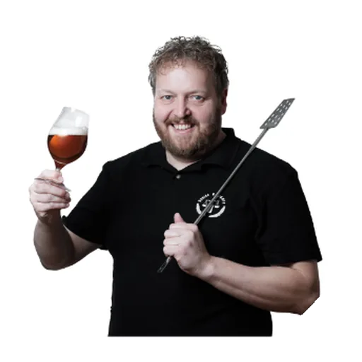 Carsten Holløse med ølglas og mæskeske